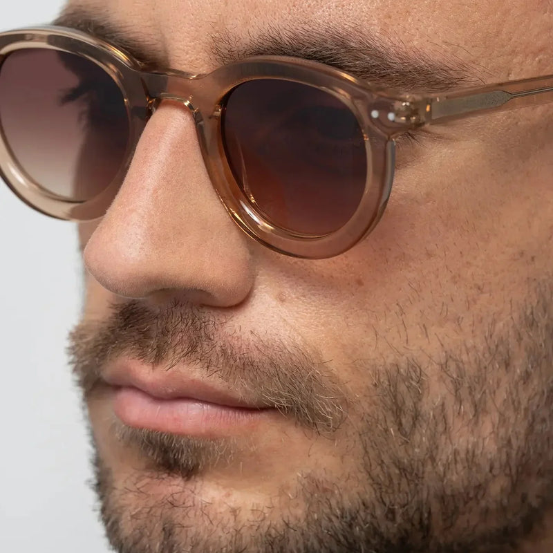 What Makes Sunglasses Look Flattering?