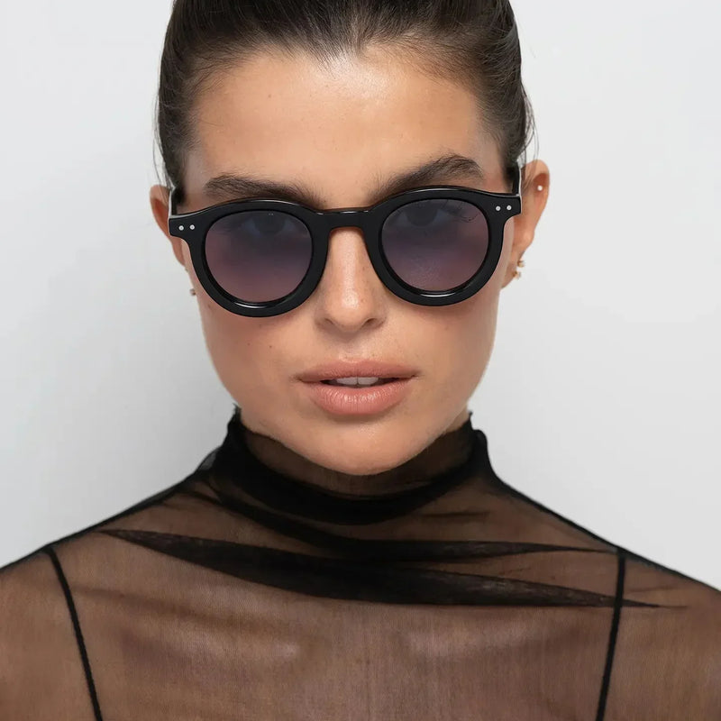Sunglasses That Add More Definition: How Frames Change Your Features