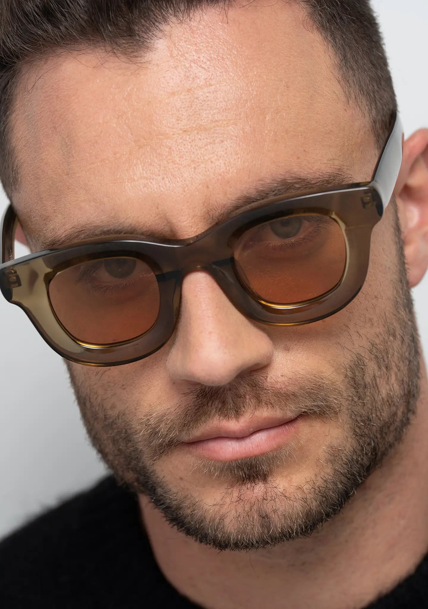 mens sunglasses Bo Bo Noir Triboulet olive panto round in acetate, man wearing, front view.