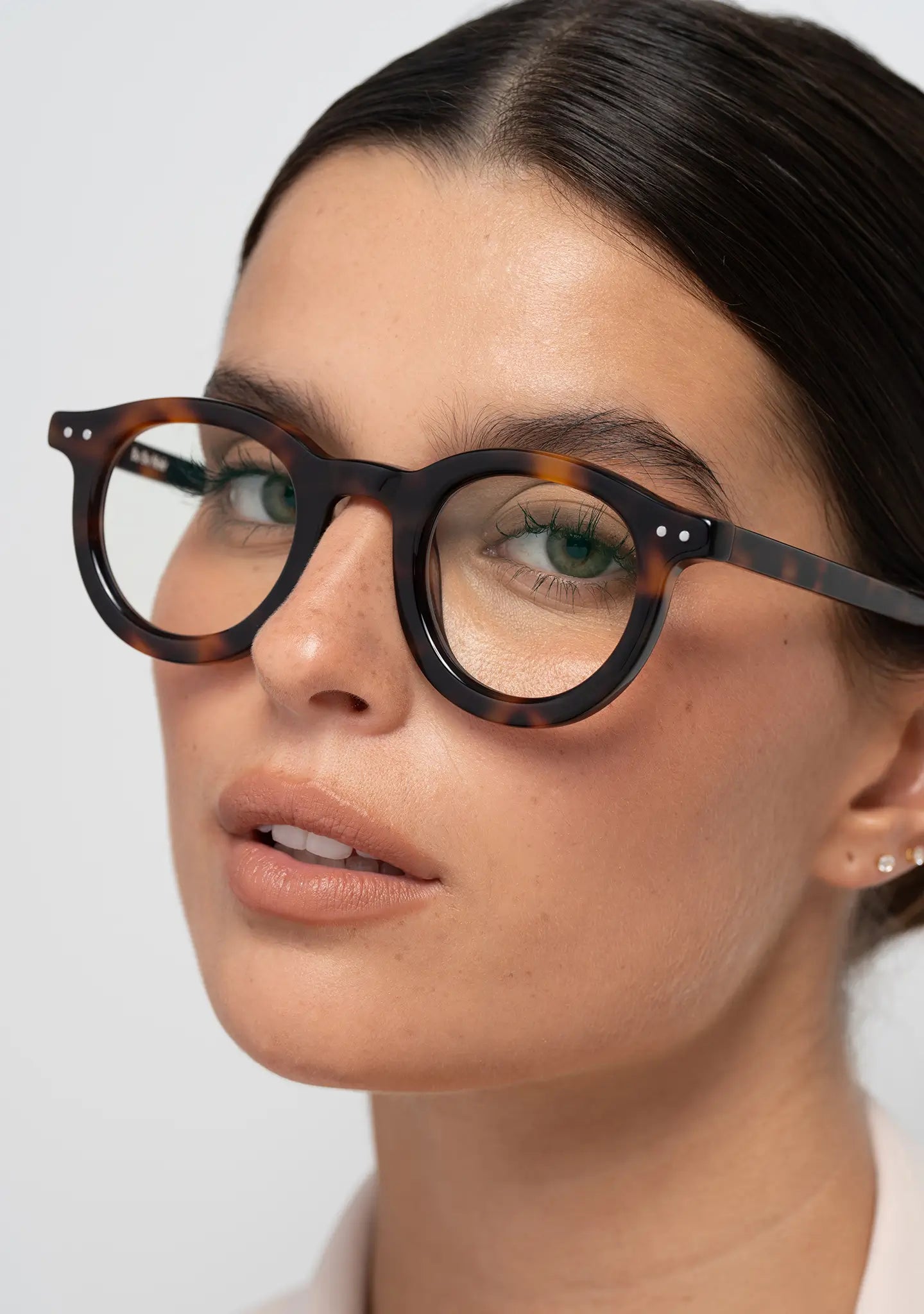 womens optical frame Bo Bo Noir William bold round in tortoise acetate, woman wearing, side view.