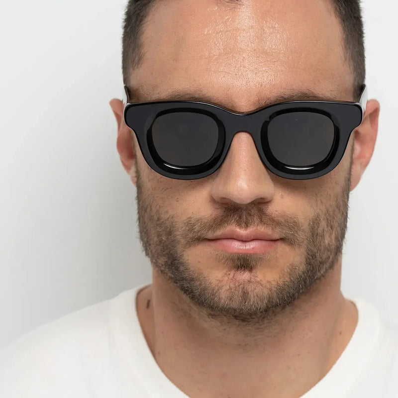 WHY BLACK PANTO FRAMES CREATE CLEANER STRUCTURE