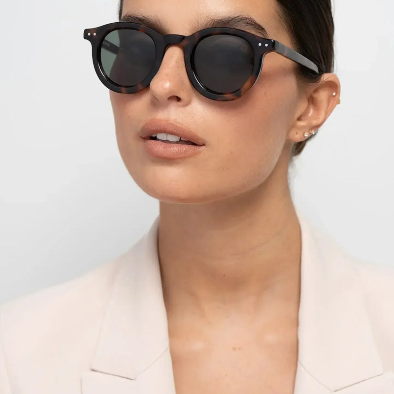 Minimal vs Bold Sunglasses: Which One Fits You