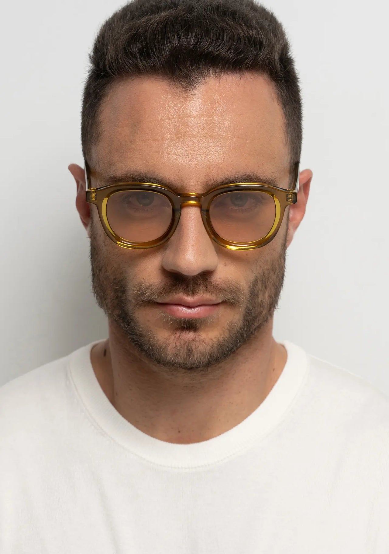 mens sunglasses Bo Bo Noir Narr panto round in olive yellow acetate with gradient nylon lenses, man wearing, front view.