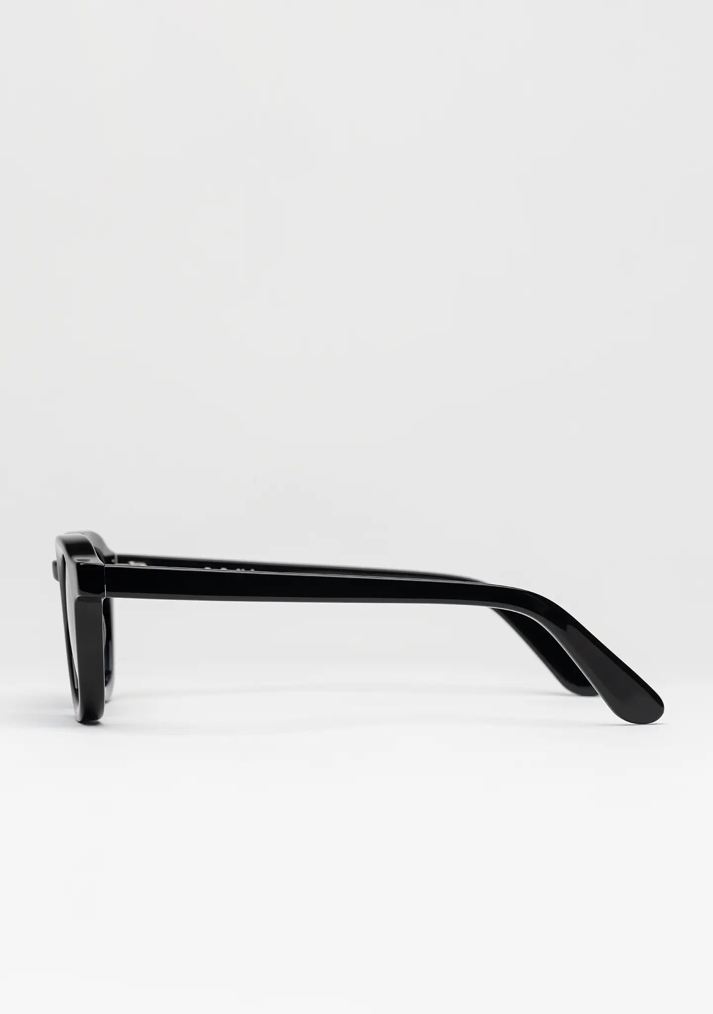 Bo Bo Noir Narr panto round sunglasses in shiny black acetate with gradient blue nylon lenses, side view.