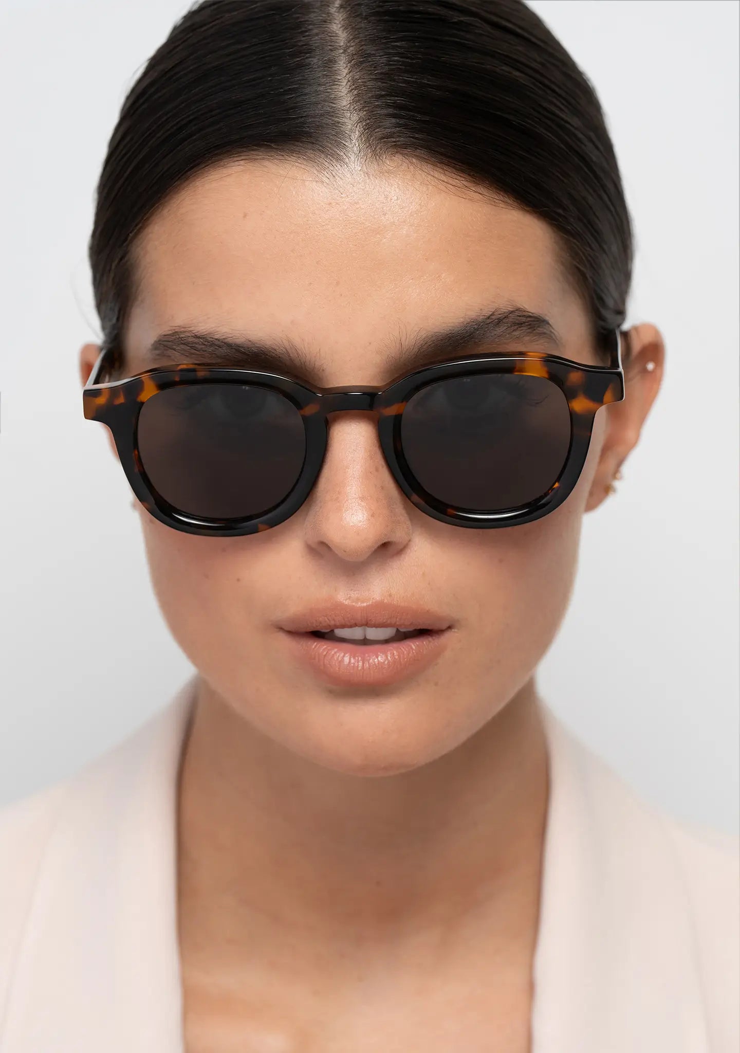 womens sunglasses Bo Bo Noir Narr panto round in tortoise acetate with single gray nylon lenses, woman wearing, front view.