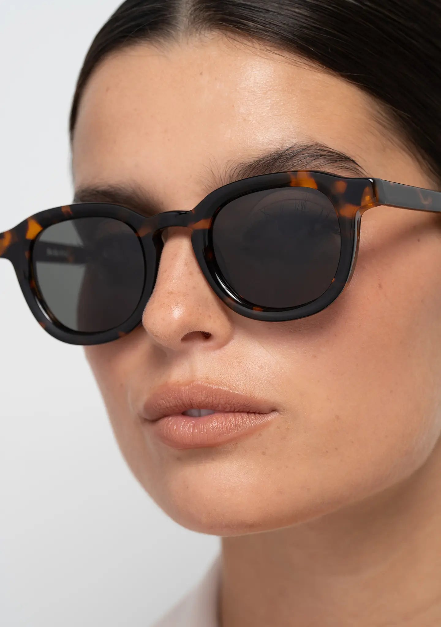 womens sunglasses Bo Bo Noir Narr panto round in tortoise acetate with single gray nylon lenses, woman wearing, side view.