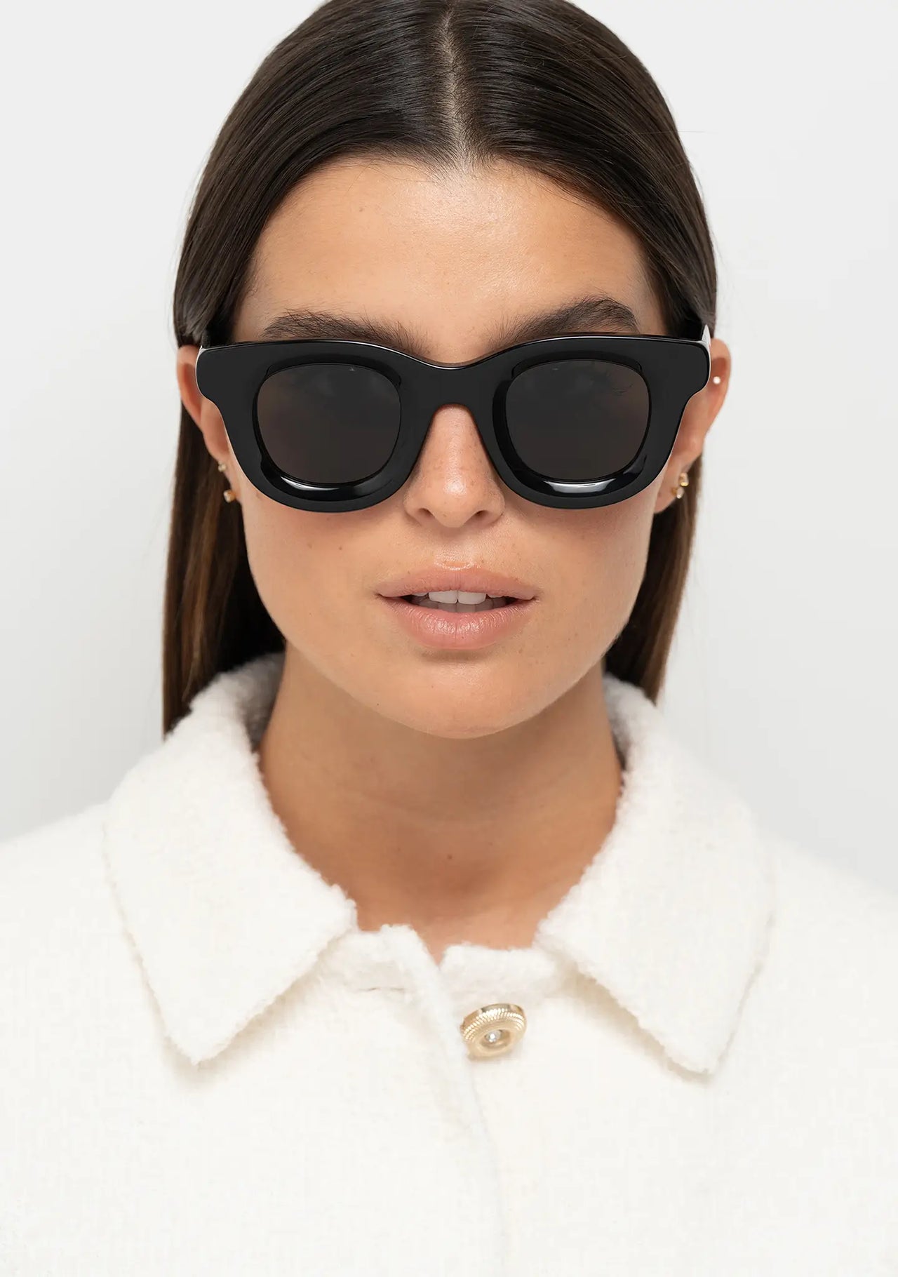 womens sunglasses Bo Bo Noir Triboulet panto round in shiny black acetate with gray nylon lenses, woman wearing, front view.