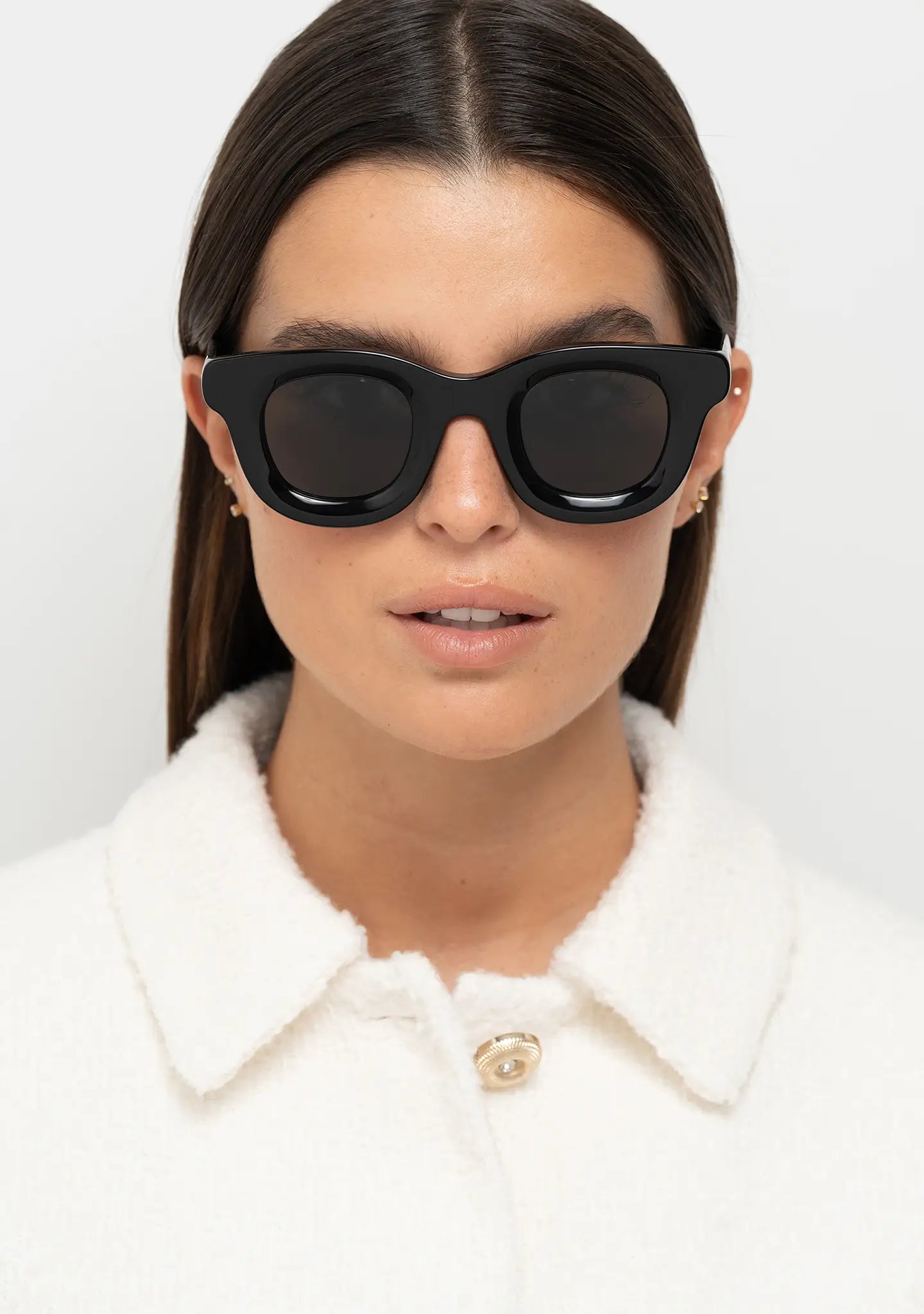 womens sunglasses Bo Bo Noir Triboulet panto round in shiny black acetate with gray nylon lenses, woman wearing, front view.