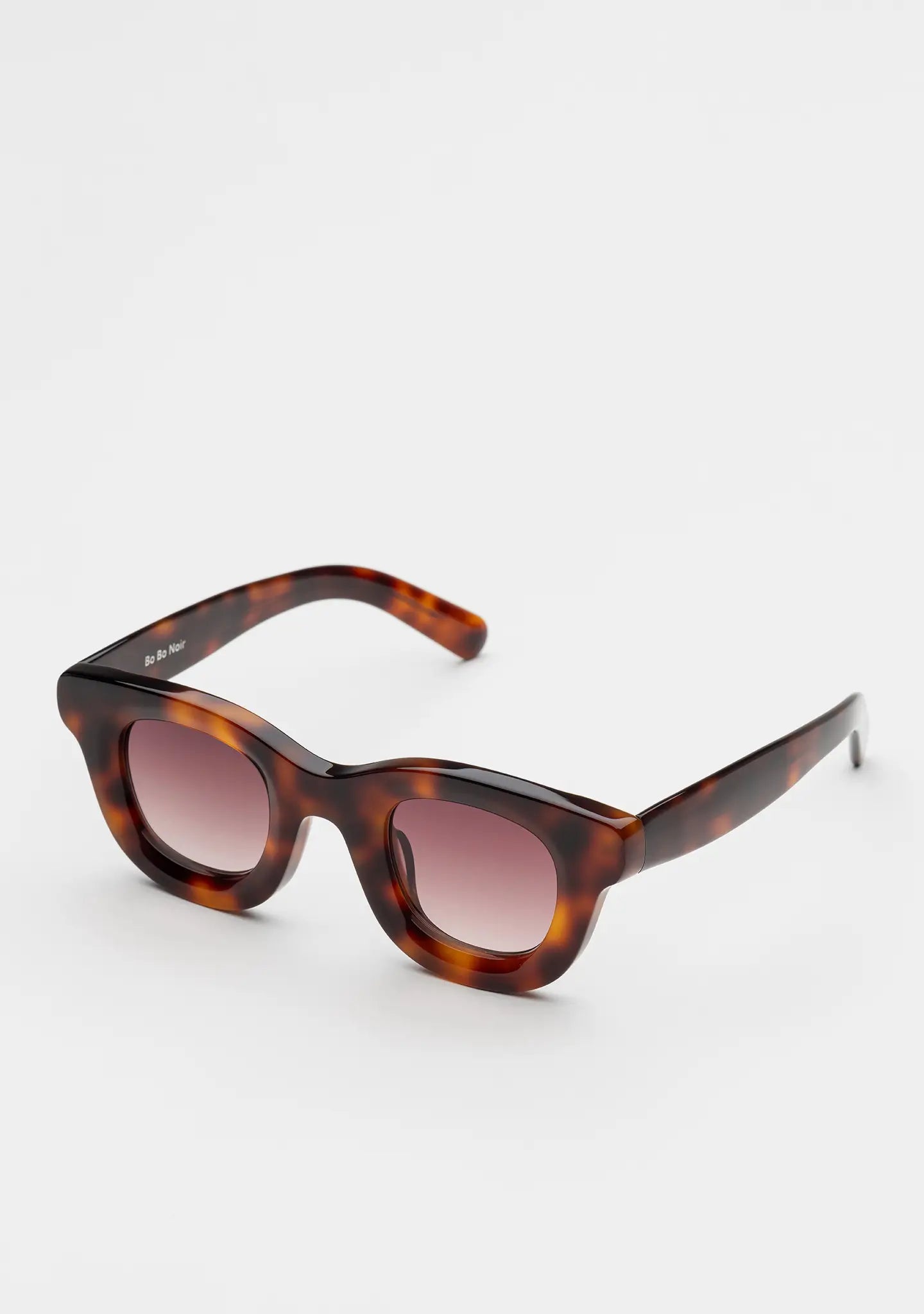 Bo Bo Noir Triboulet panto round sunglasses in tortoise acetate with gradient brown nylon lenses, 45-degree view.