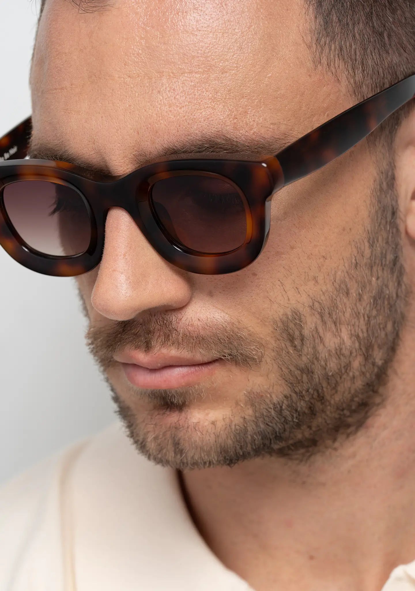 mens sunglasses Bo Bo Noir Triboulet panto round in tortoise acetate with gradient brown nylon lenses, man wearing, profile view.