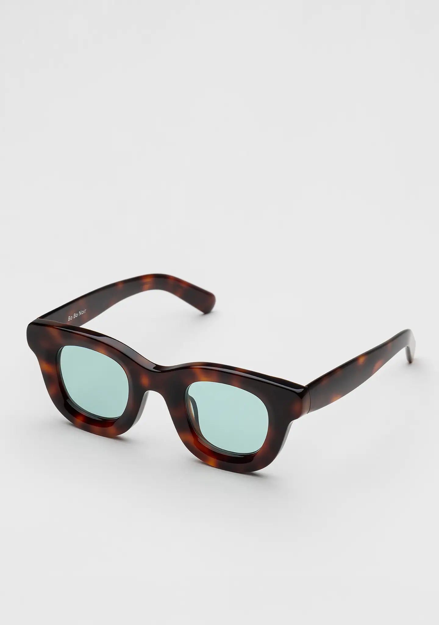 Bo Bo Noir Triboulet tortoise panto round sunglasses in acetate, 45-degree view.