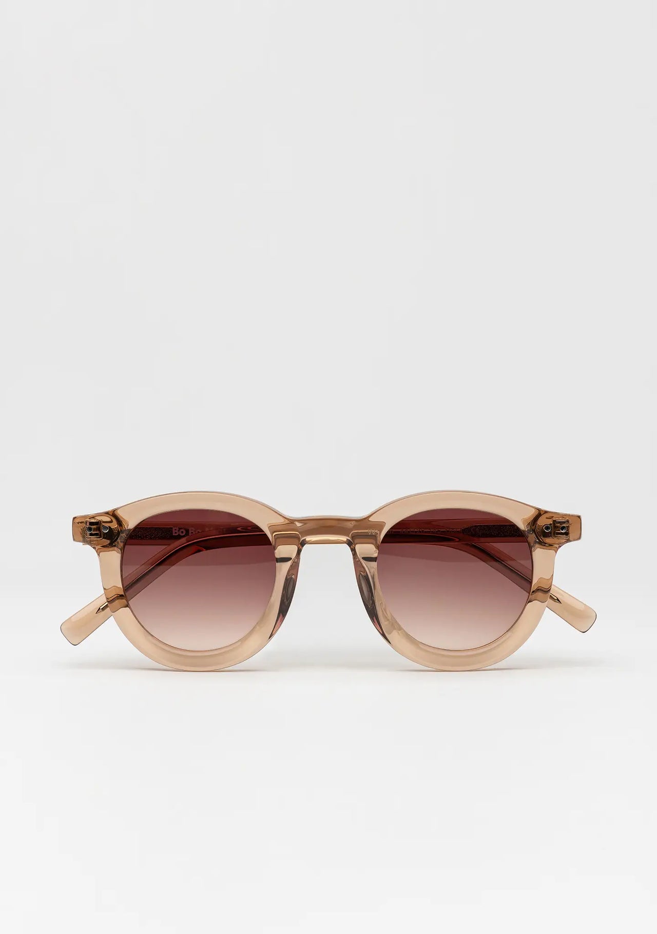 Bo Bo Noir William round sunglasses in crystal peach acetate with CR-39 gradient brown lenses, front view.