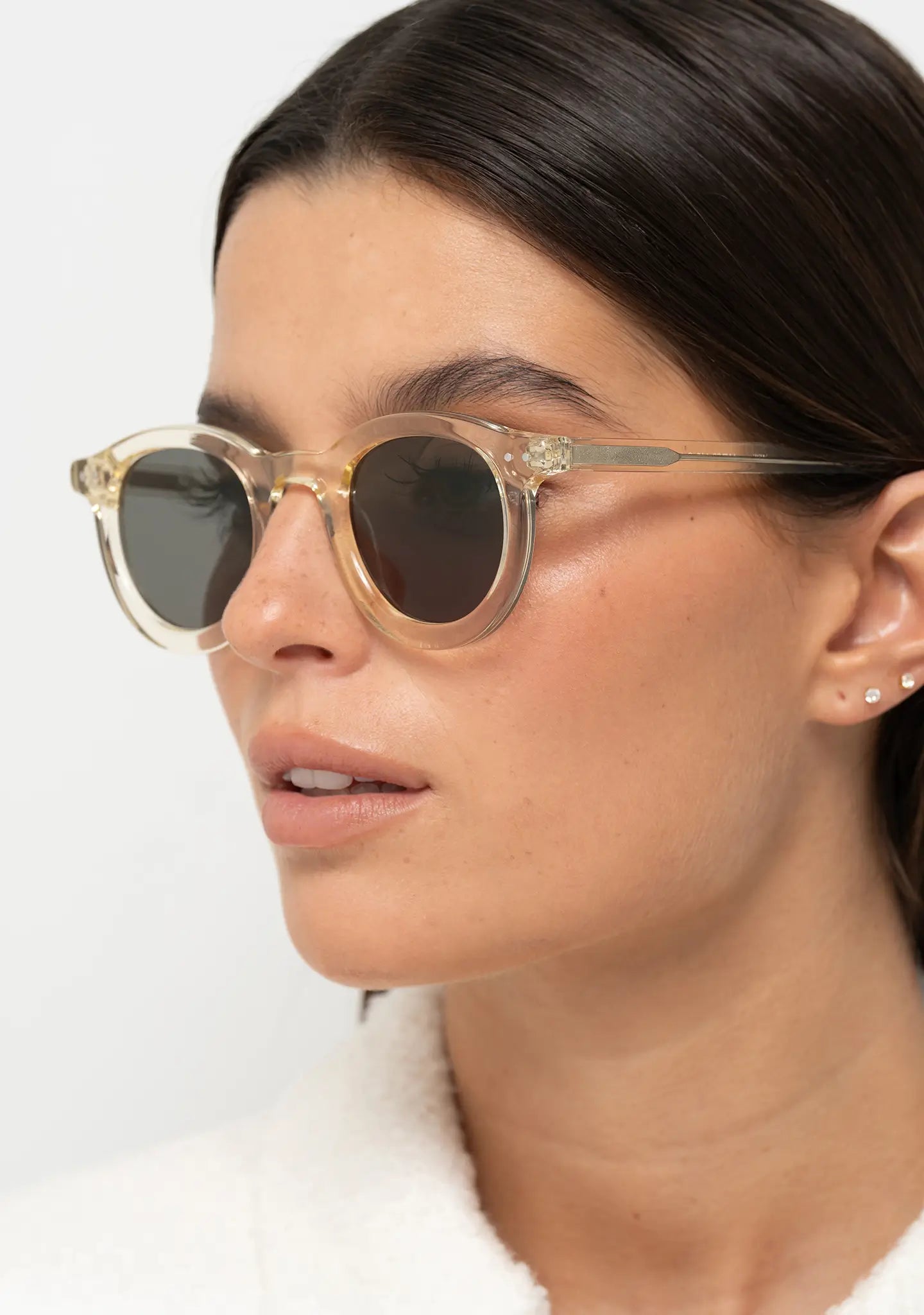 womens sunglasses Bo Bo Noir William round in crystal yellow acetate with CR-39 grey-green lenses, woman wearing, side view.