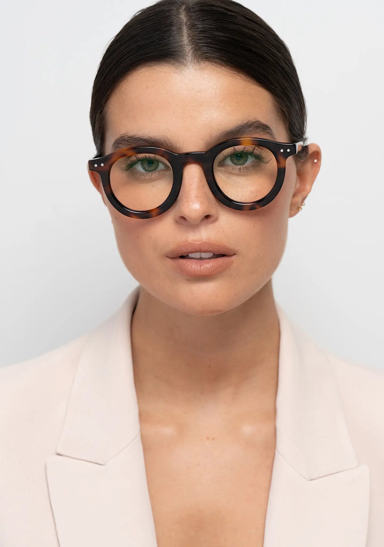 womens optical frame Bo Bo Noir William bold round in tortoise acetate, woman wearing, front view.